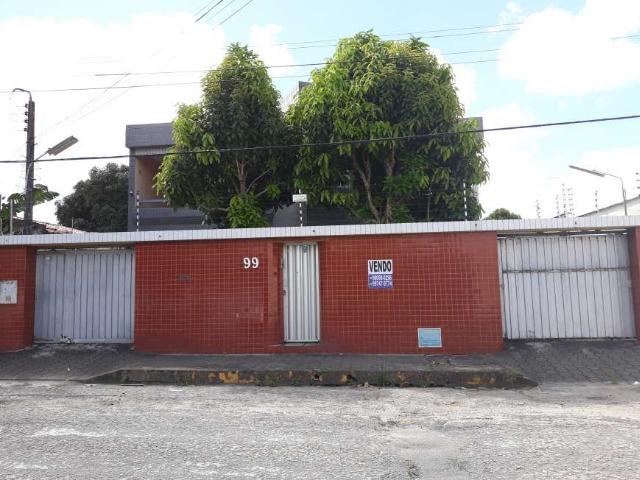 Casa com 8 Quartos à Venda