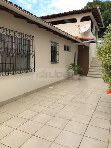 Casa com Ampla Área Sobre Dois Lotes (Esquina) - Foto 11