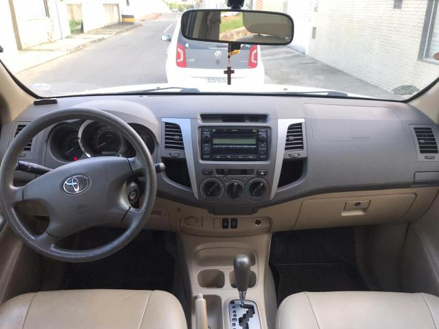 Toyota Hilux SW4 2.7 Gasolina 7 lugares - 09/10 - Foto 4