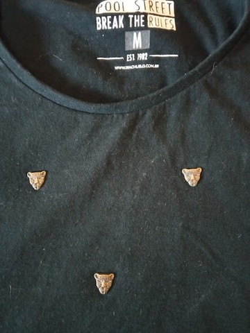 camiseta azul marinho usada - Foto 2