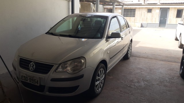 VOLKSWAGEN POLO SEDAN 1.6 COMPLETO
