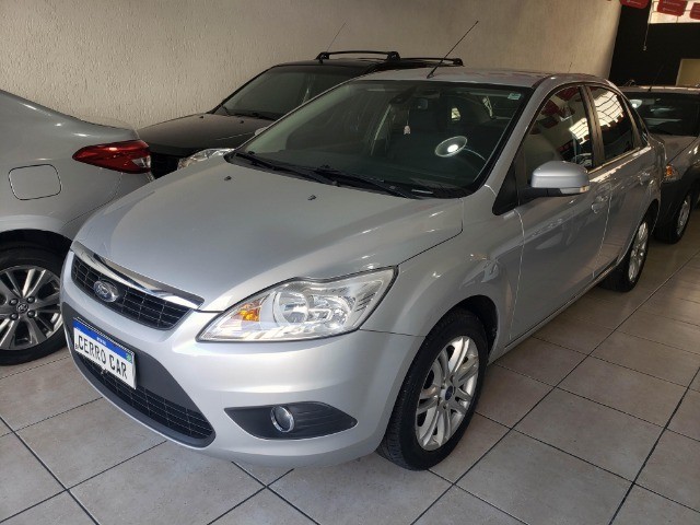 FORD FOCUS SEDAN GLX 2.0 AUTOMÁTICO COMPLETO 87.000KM 2012