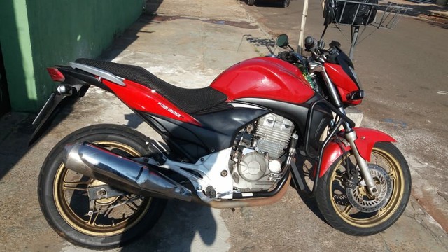 VENDE CB300  2010/2011  300.000 KL.-PREÇO 9.000