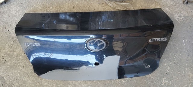 Tampa da mala do Etios sedan