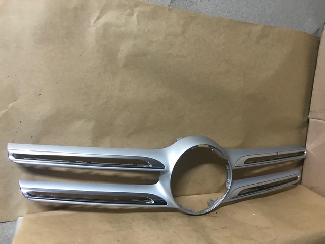 Friso da grade Mercedes Glc250 - Foto 5