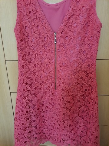 Vestido de renda Coral P