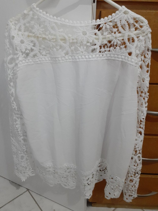 Blusa branca com.manga de renda, tamanho G, nova  - Foto 2