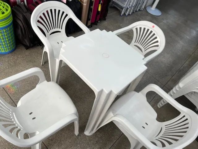 Jogo de mesa cadeira com braço branca nova pra eventos partir de 181 R$ cada