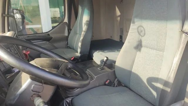 Volvo Vm 260 6x2 R, Ano 2010/2011, Coarroceria, Branco - Foto 7