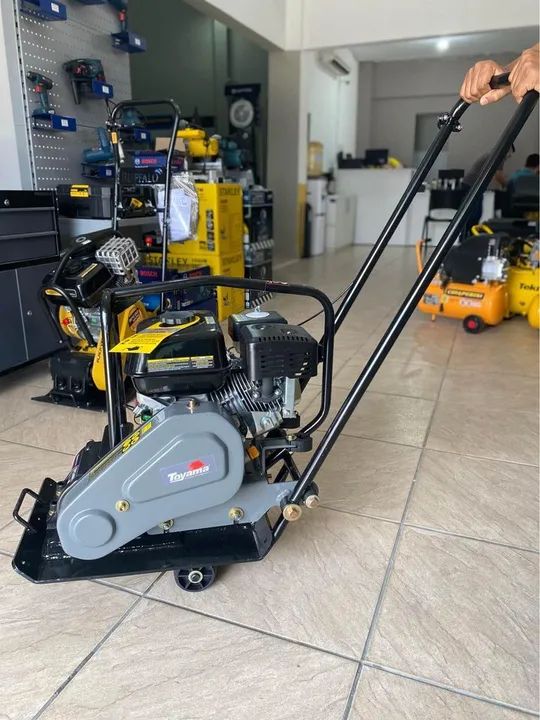 Placa vibratória e compactadora de Solo a Gasolina 6.5HP 60kg Toyama (Loja/Nova) - Foto 2