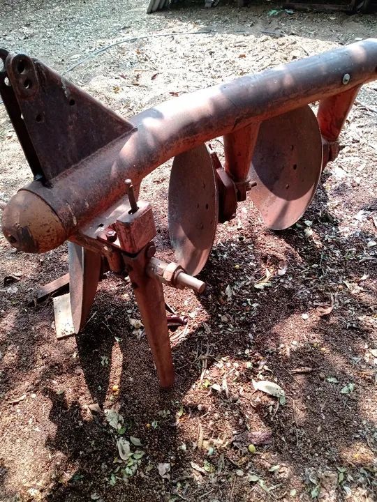 Arado tombador para trator  - Foto 2