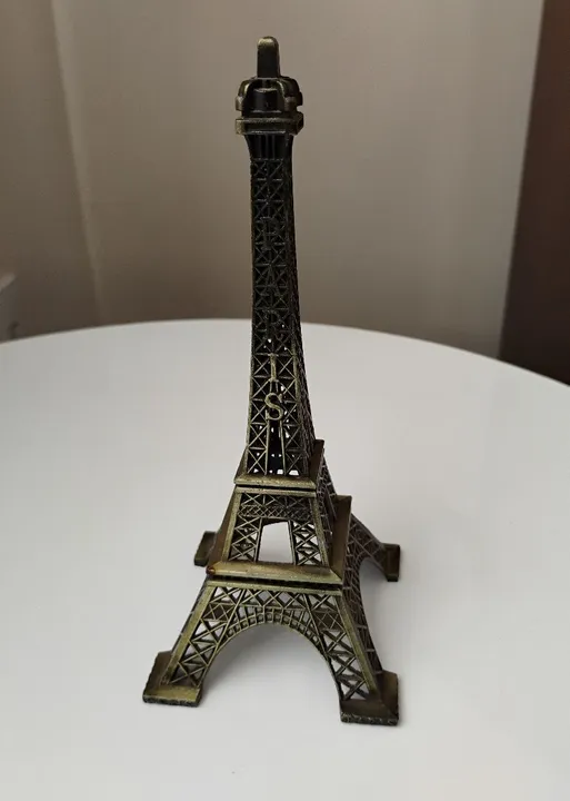 Torre Eiffel de metal Paris
