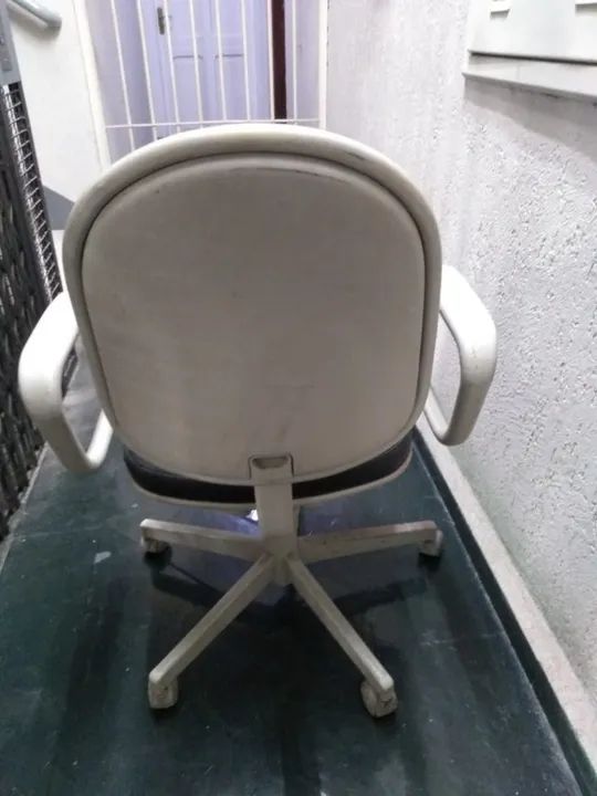 Cadeira Giroflex Polytrop - Couro Sintético - Foto 4
