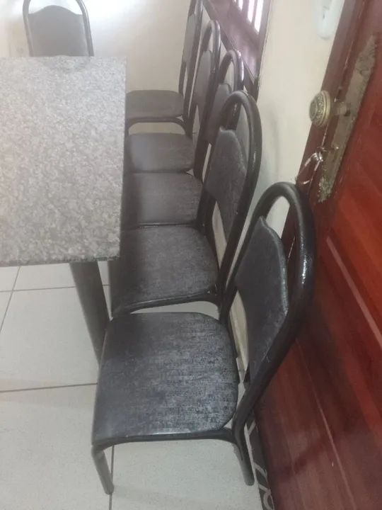 Mesa de granito 1,40m com 6 cadeiras - Conservada - Foto 5