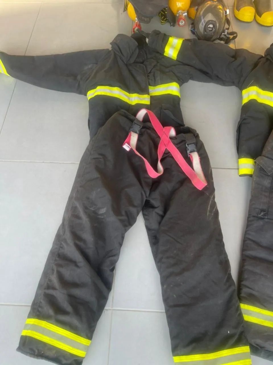 LEIA O ANUNCIO- CONJUNTO DE ROUPA DE APROXIMAÇÃO E EPRs. - Foto 3