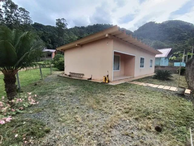 Casa com laje em terreno Rural