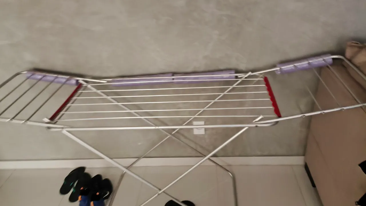 Varal de chão retrátil