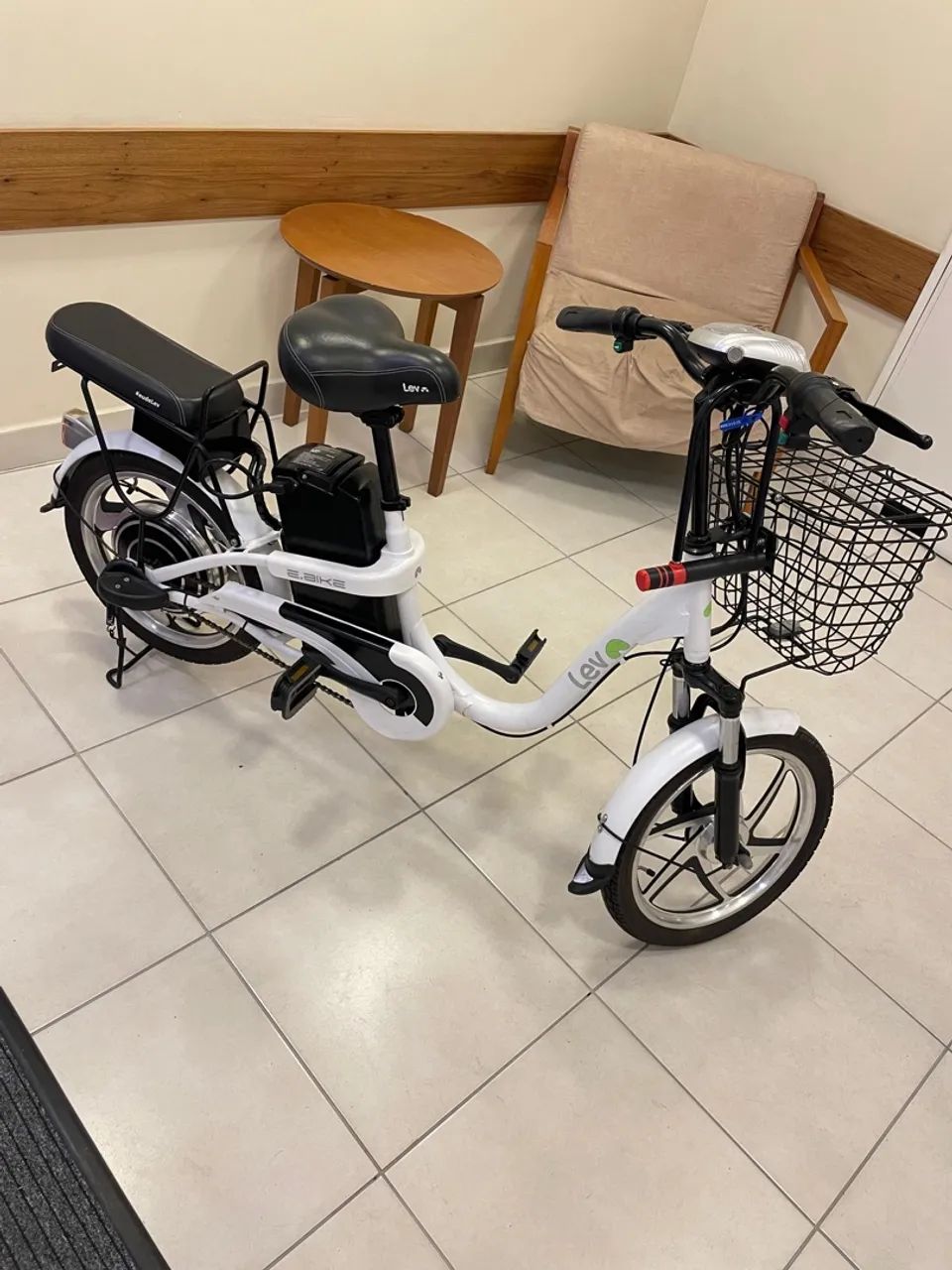 Bicicleta Elétrica LEV E-Bike Branca- nova! Sem marcas de uso! 