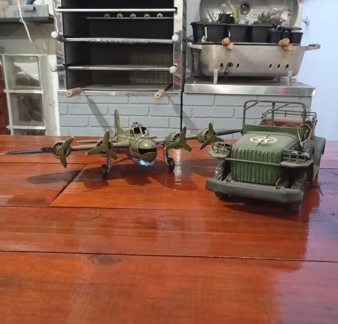 Coleção Veículos Militares Estilo Hand Made para Decoração