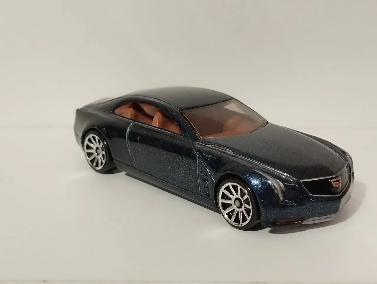 Miniatura Hot Wheels Cadillac - Foto 3
