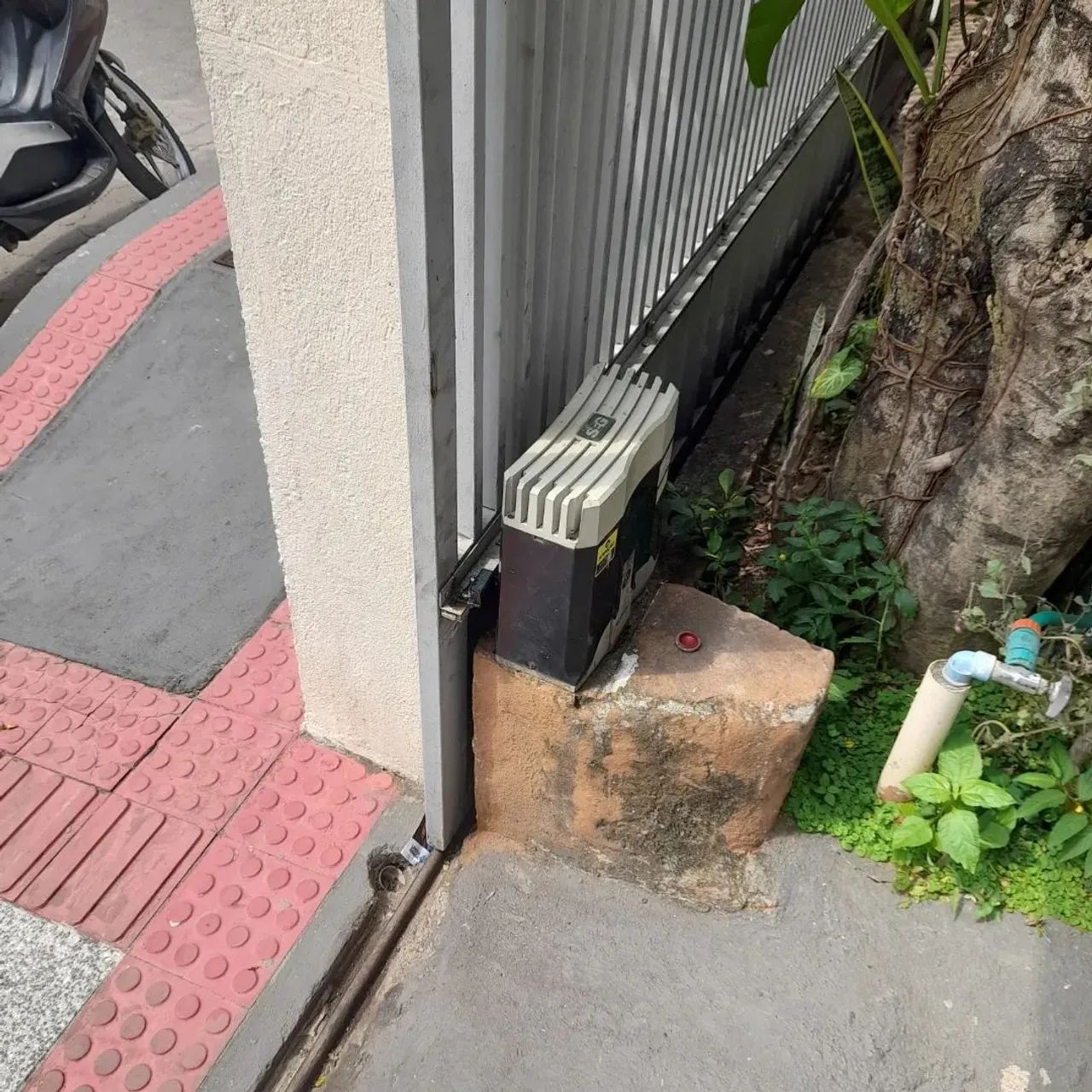 Instalação e manutenção portão eletrônico, câmeras, cerca elétrica e concertina, inter - Foto 2