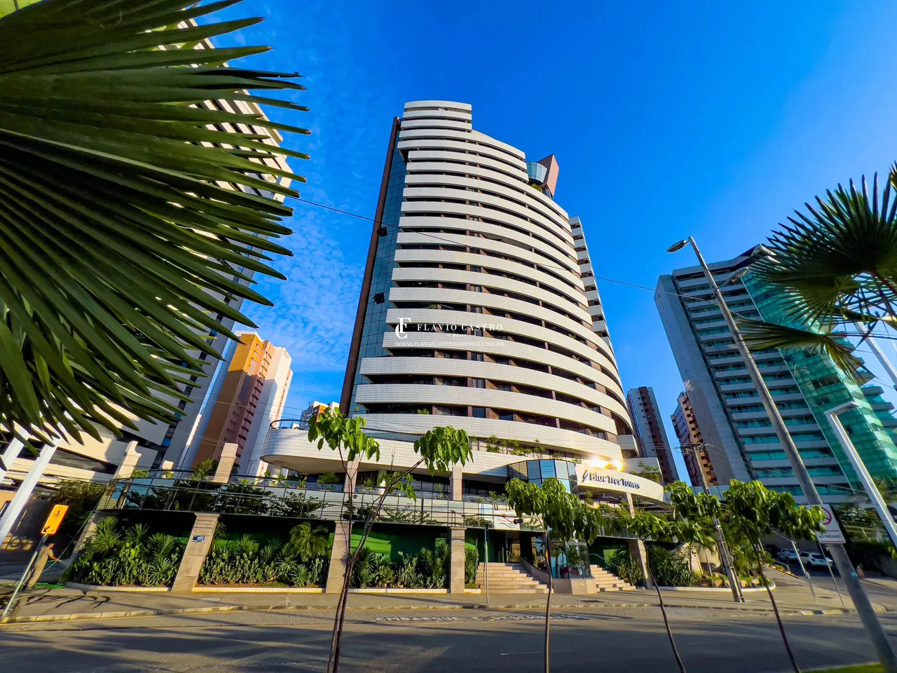 BLUE TREE TOWERS  FLAT NA BEIRA MAR EM FORTALEZA/CE