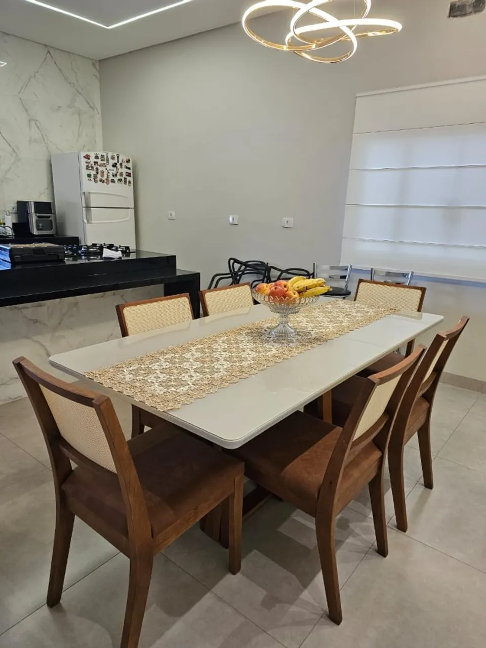 Mesa de Jantar de Madeira com Tampo Branco
