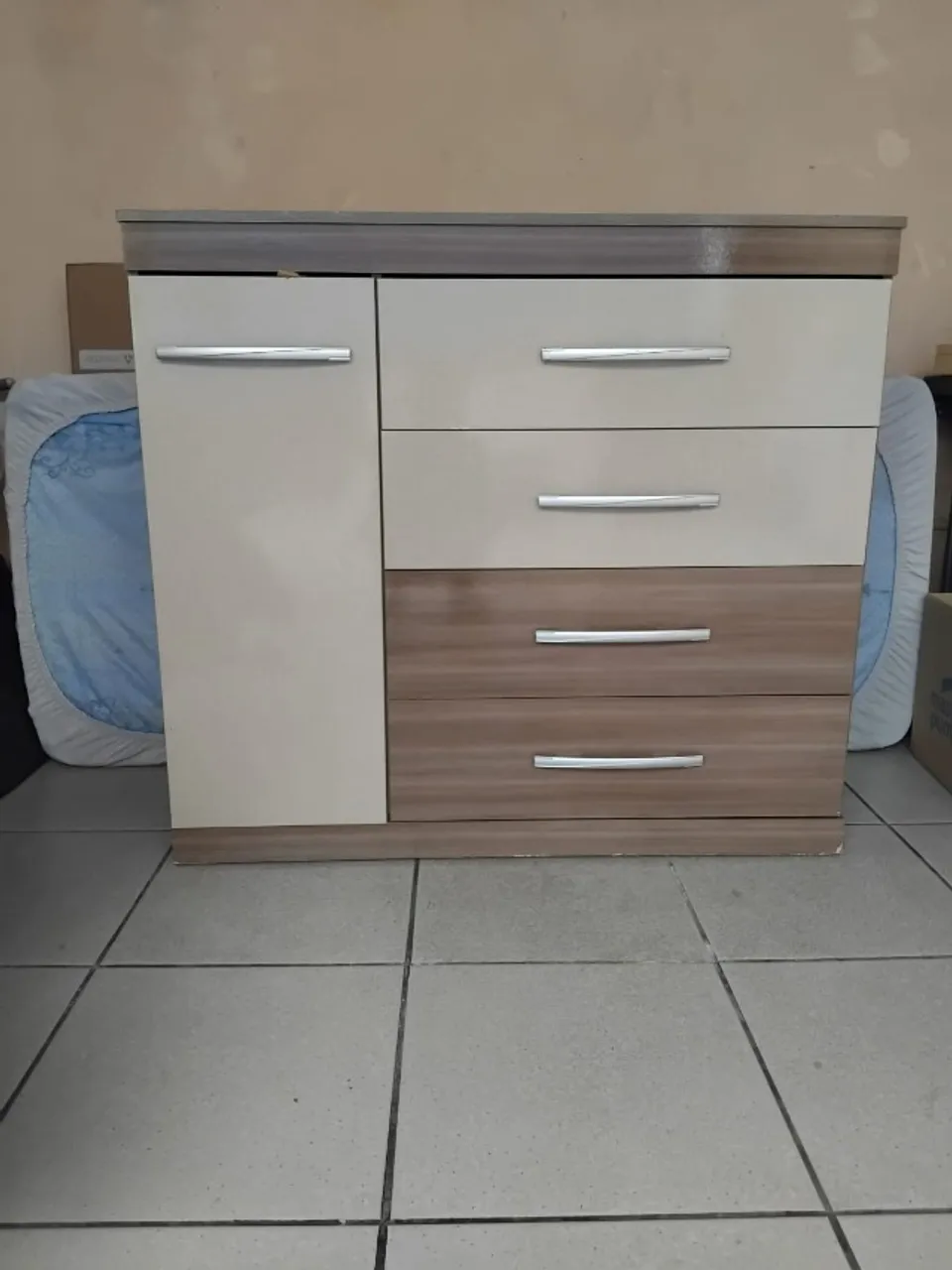 Comoda 4 gavetas