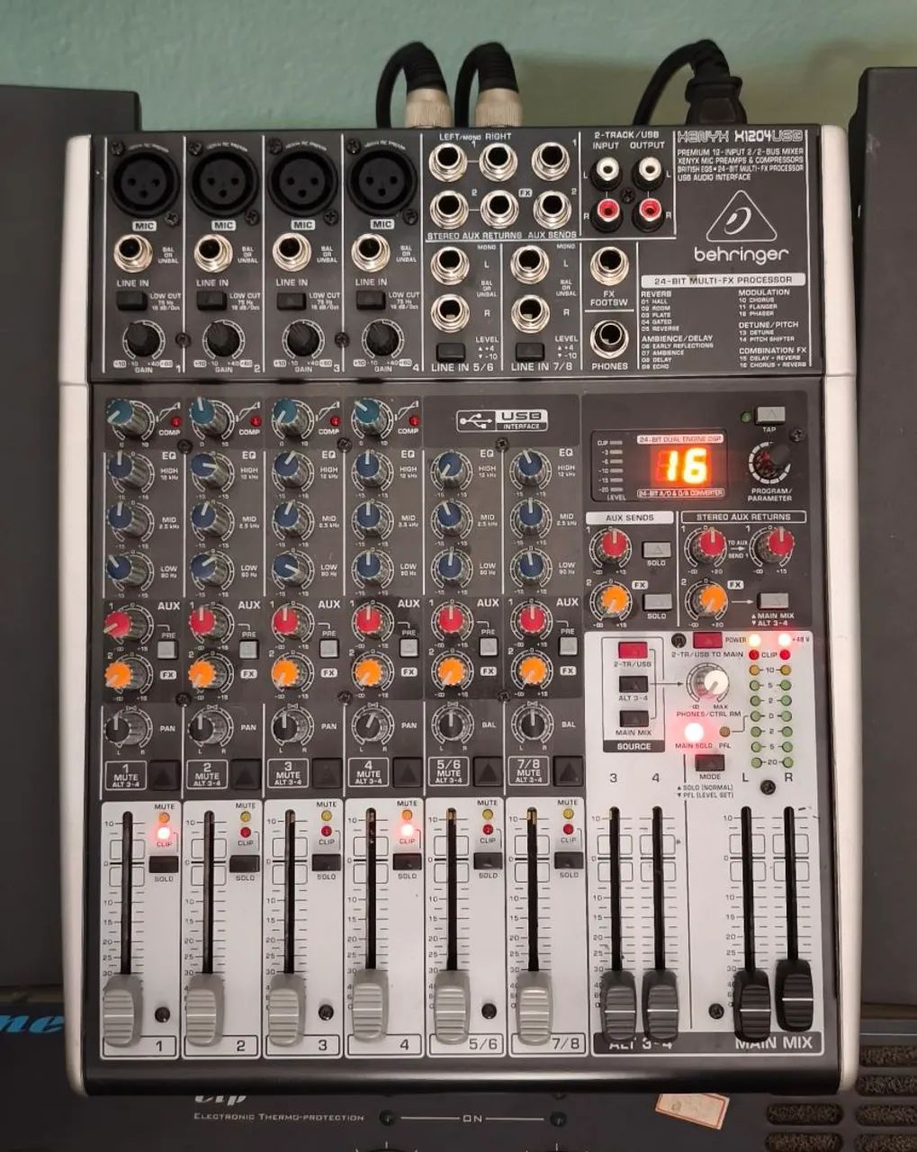 Mesa de som - Behringer Xenix 1204USB - Estado de nova - Parcelo