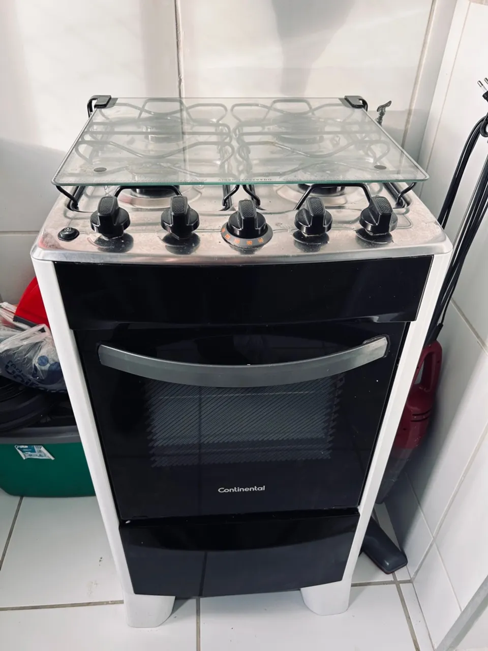 Fogão Continental 4 Bocas com Forno - Acendimento Automático, 220V - Ótimo Estado