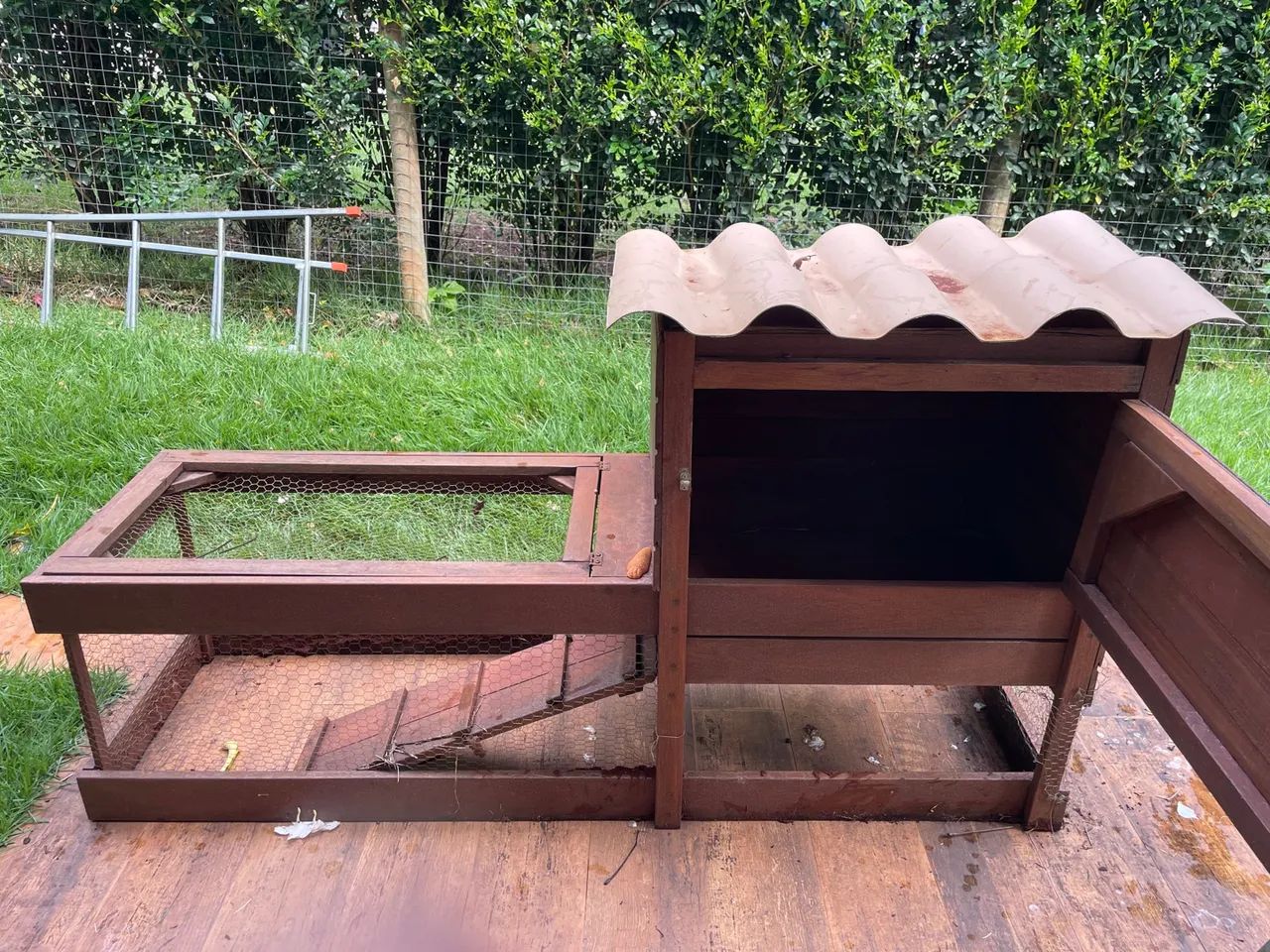 Galinheiro ou casa de coelho em madeira