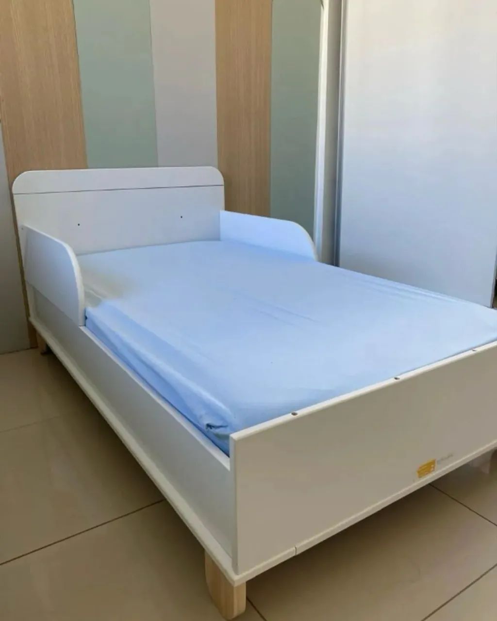 Berço e cama 64352679975810122