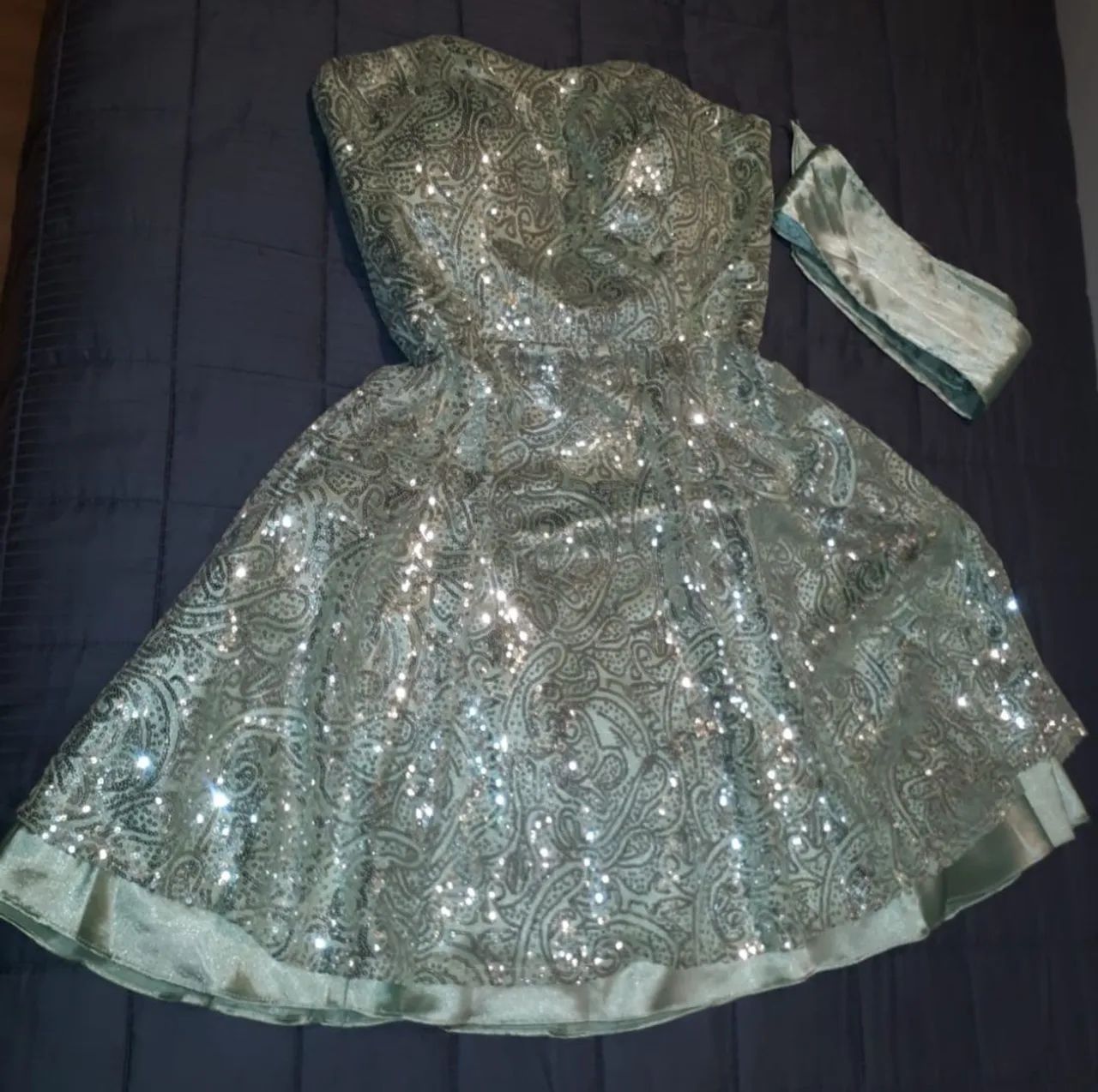 Vestido de festa Urban Race com paetês verde tam g