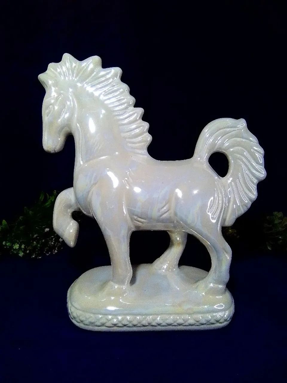 Estatueta de Cavalo em Faiança Perolada