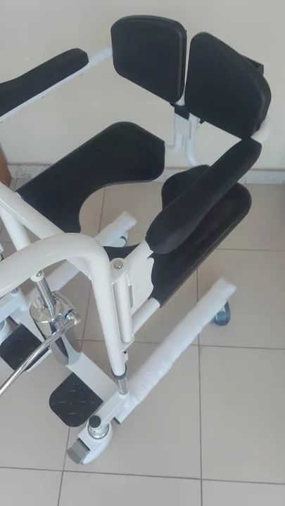 Vendo cadeira de roda de transferência modelo FS8944-3 W 809 - Foto 2