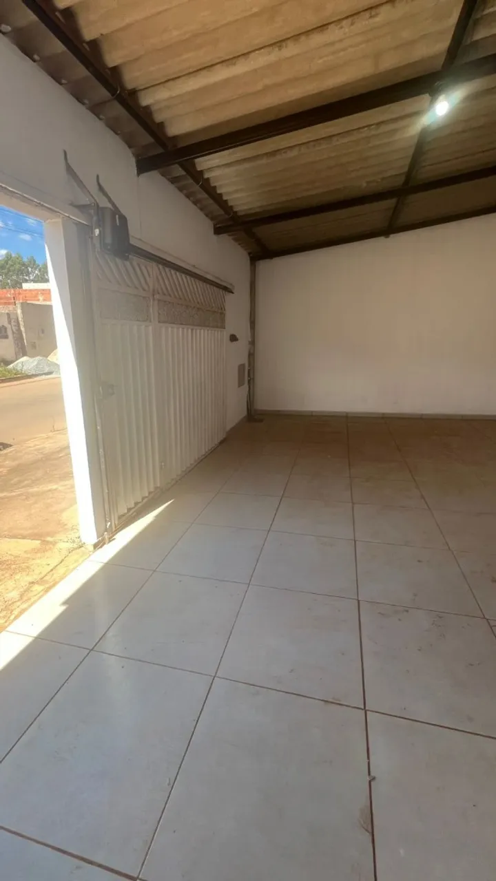 Casa com 2 Quartos, Garagem Coberta e Portão Eletrônico Na Laje