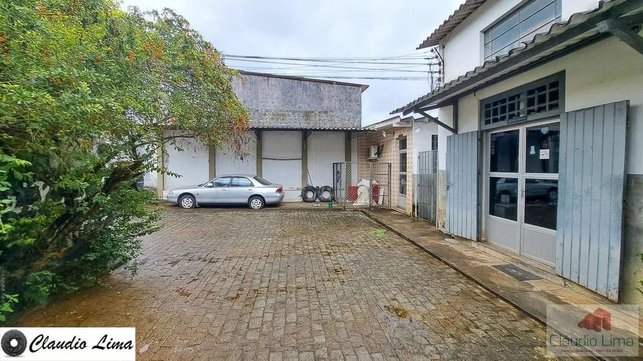 Galpão com 6 amplos depósitos a venda!