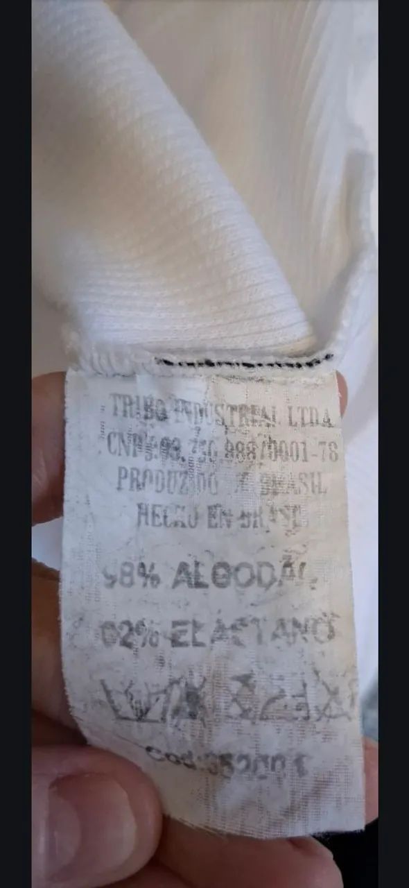 Camiseta branca com mangas de renda - Foto 2