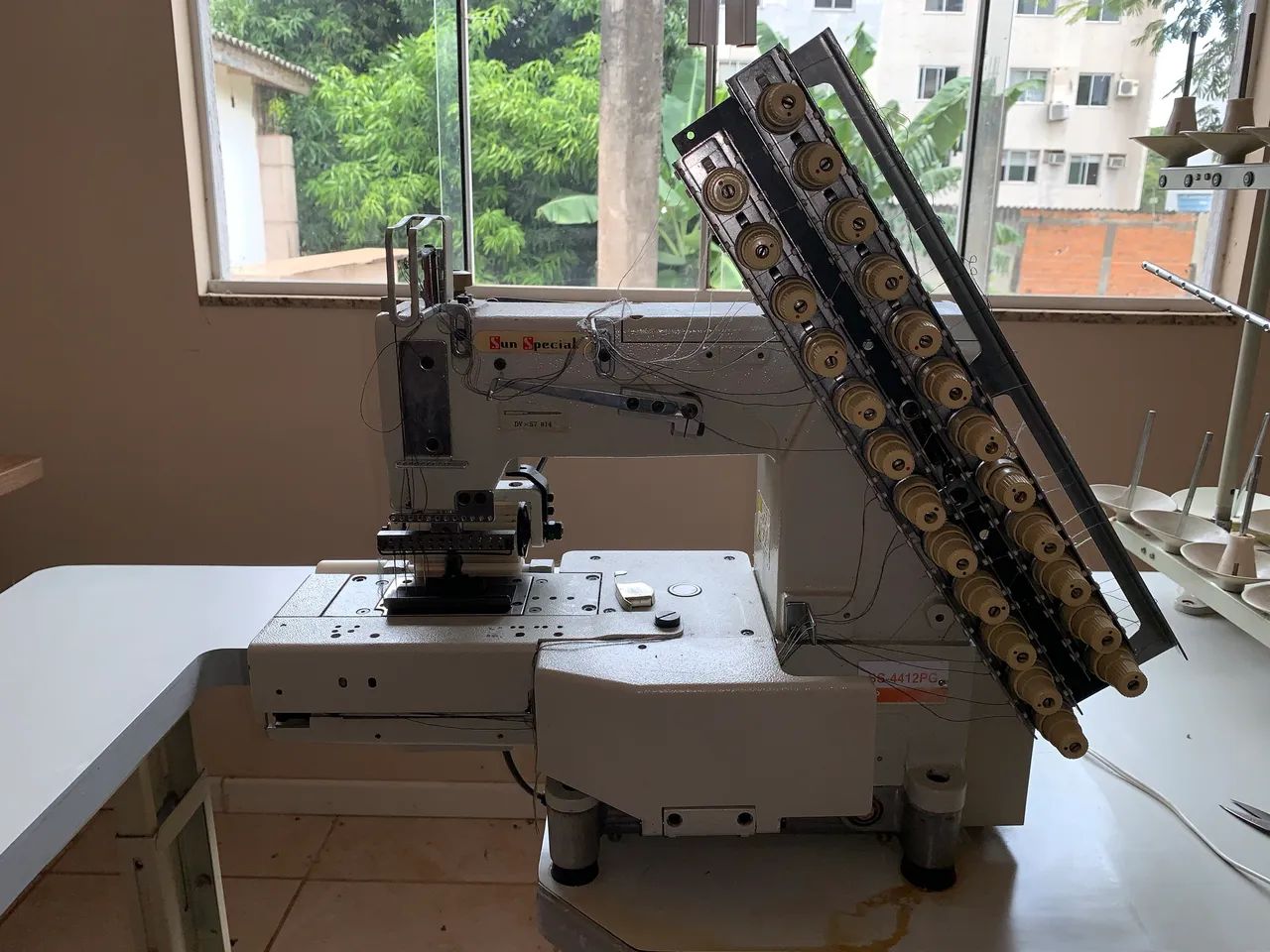Máquina costura Elastiqueira 12 agulhas . - Foto 3