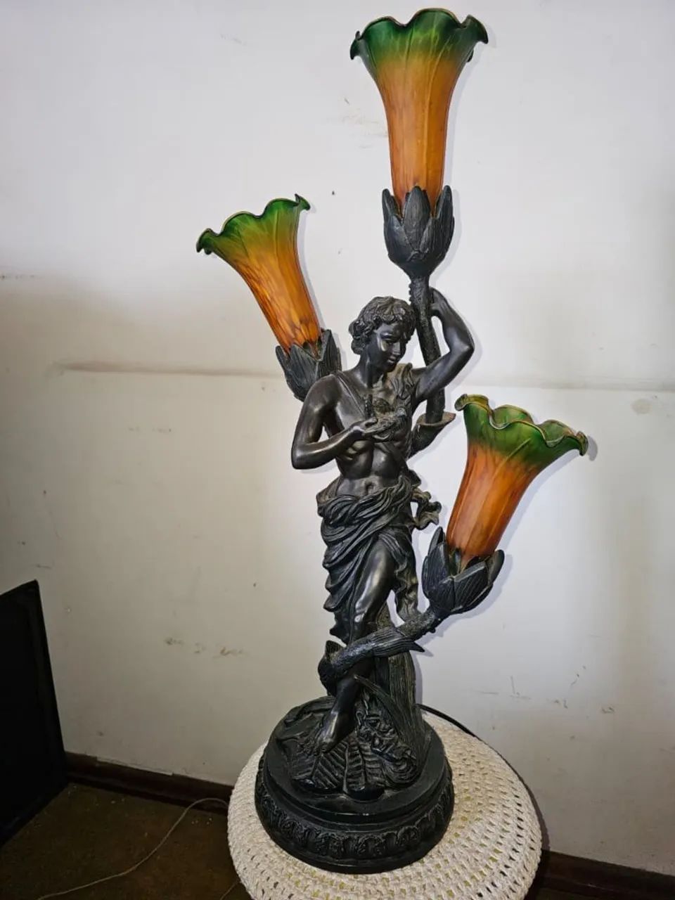 Grande escultura Luminária em Estátua em Bronze.