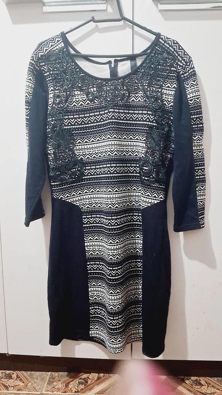 Vestido estampada com detalhes em renda - Foto 3