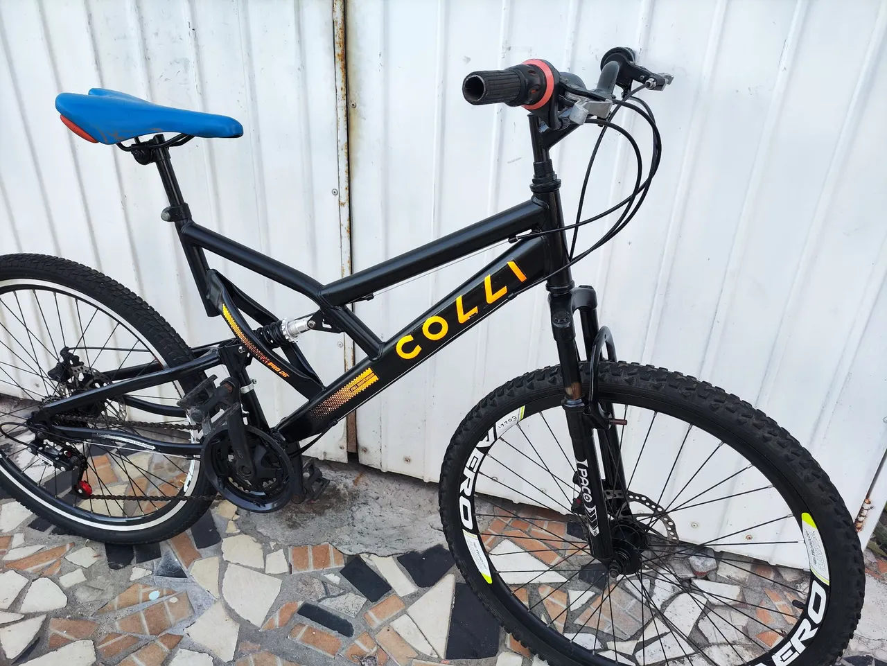 Bicicleta aro 26 Colli GPS Freios a Disco,21v com Suspensão!