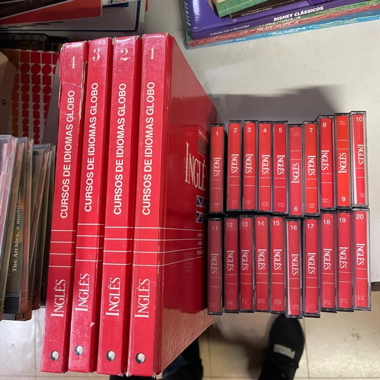 Curso de idiomas Globo inglês completo 4 volumes capa dura com fita k7 caixinha 20 volumes - Foto 2