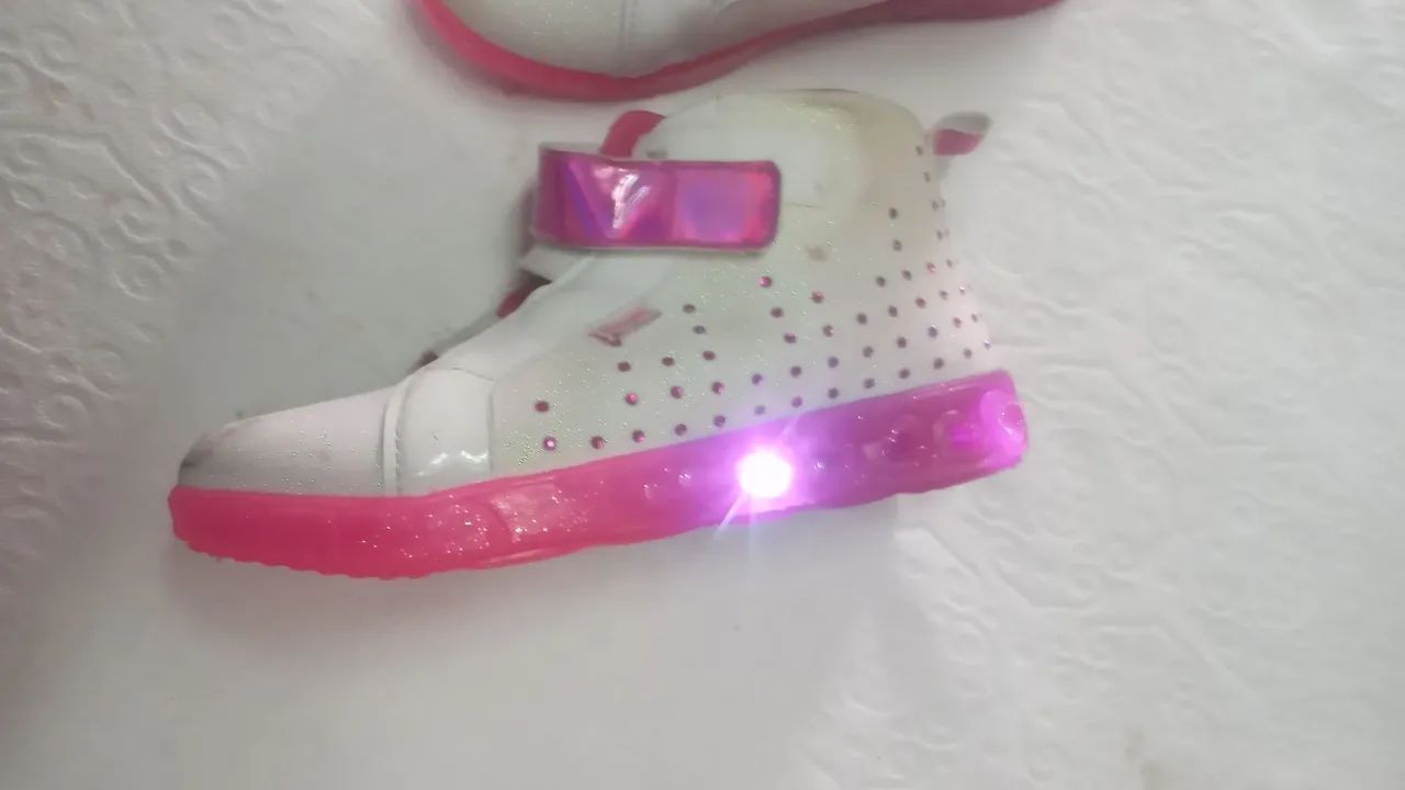 Tênis Infantil com Luzes Rosa - Foto 2