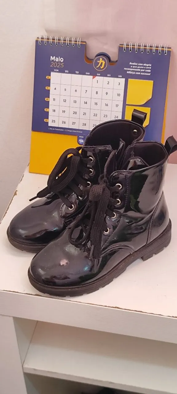 Botas pretas envernizadas infantil 