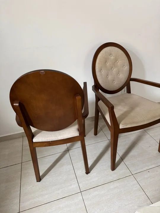 Poltrona medalhão em madeira - Foto 2