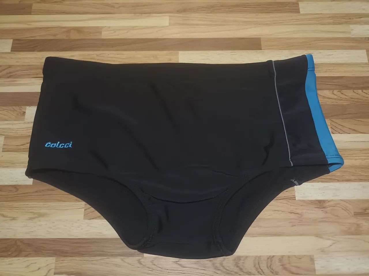 Sunga Colcci lisa preta com Recortes - Azul