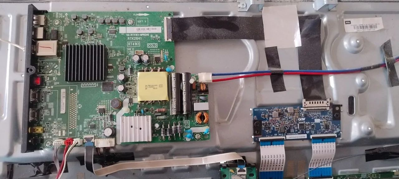 TV TCL 43polegadas vendo com defeito na tela mas funciona aceita proposta  - Foto 5