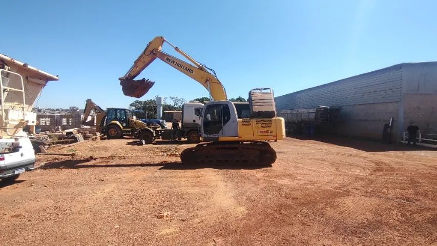 Escavadeira New rolland 2014