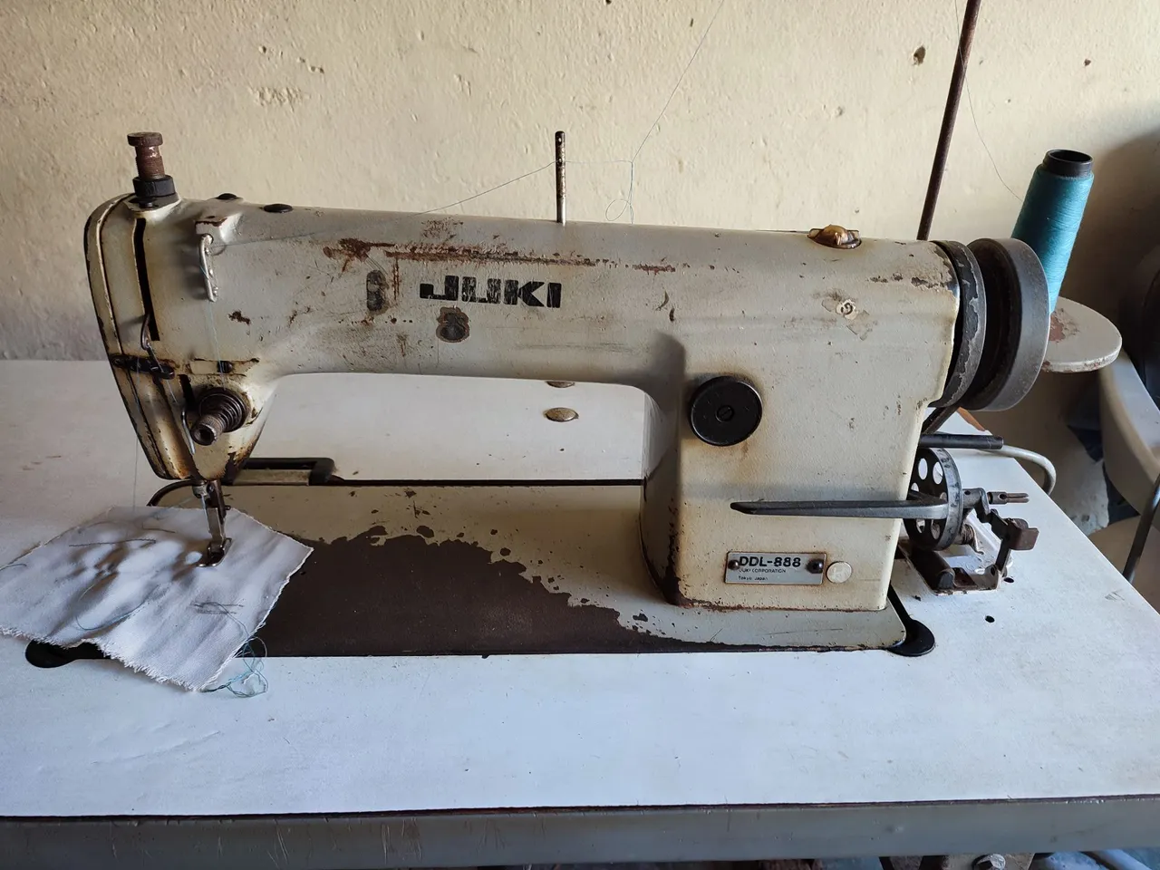 Máquina de costura industrial Juki DDL-888